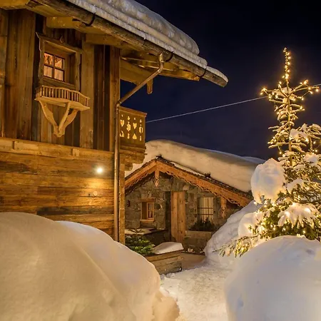 Promi Alm Flachau - Luxus Chalets-2
