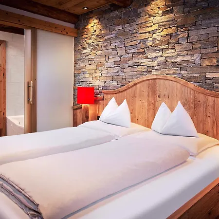 Promi Alm Flachau - Luxus Chalets-3